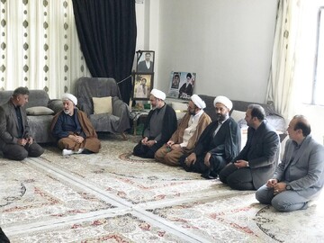امام جمعه ایلام با خانواده‌های معظم شهدای جنگ رمضان دیدار کرد