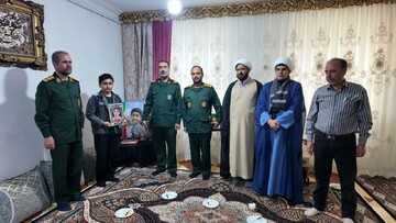 عمومهدی: شهدای نوجوان چراغ راه نسل جدید هستند