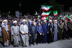 حماسه مردمی در کردستان ادامه دارد؛ سنندج صحنه وحدت و حمایت از وطن