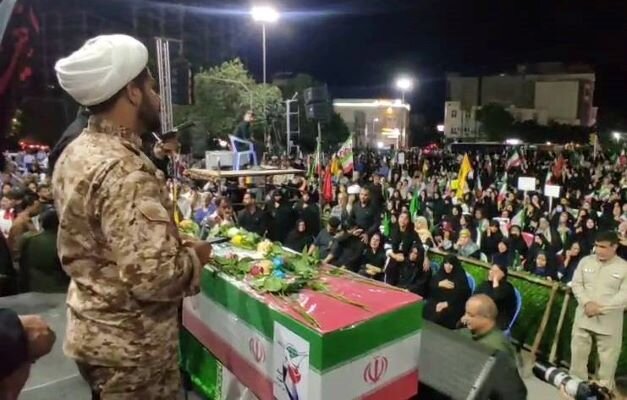 مراسم وداع با بانوی شهیده جنگ رمضان در بوشهر