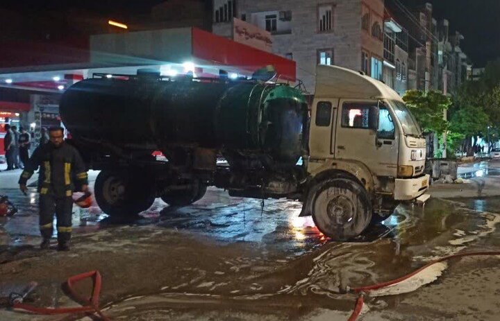 آتش‌سوزی کامیون سوخت در جایگاه گذرنامه کرمانشاه مهار شد