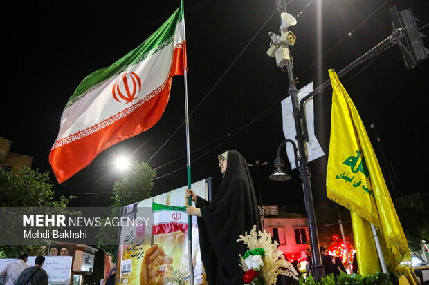 این پرچم زمین نمی افتد