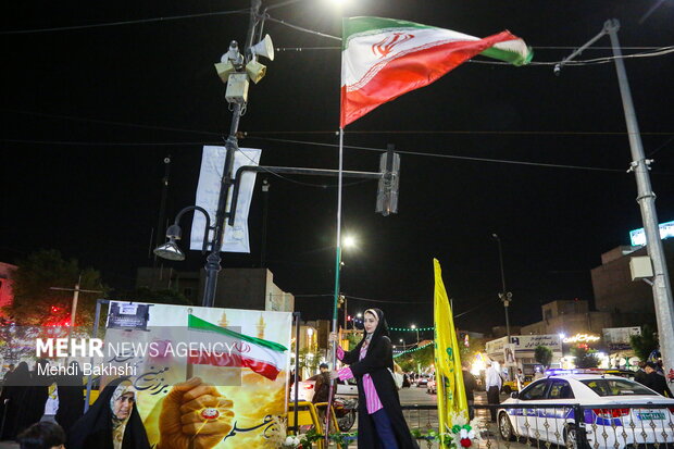 این پرچم زمین نمی افتد
