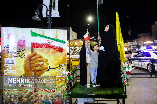 این پرچم زمین نمی افتد