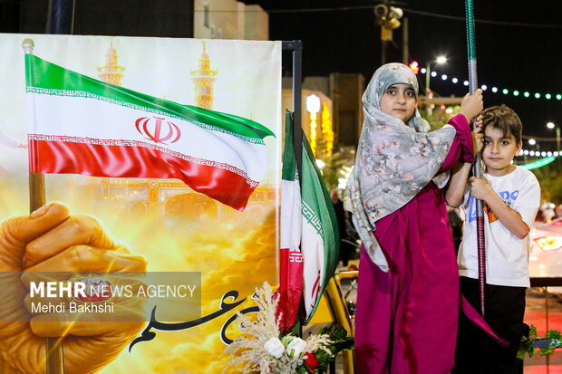 این پرچم زمین نمی افتد