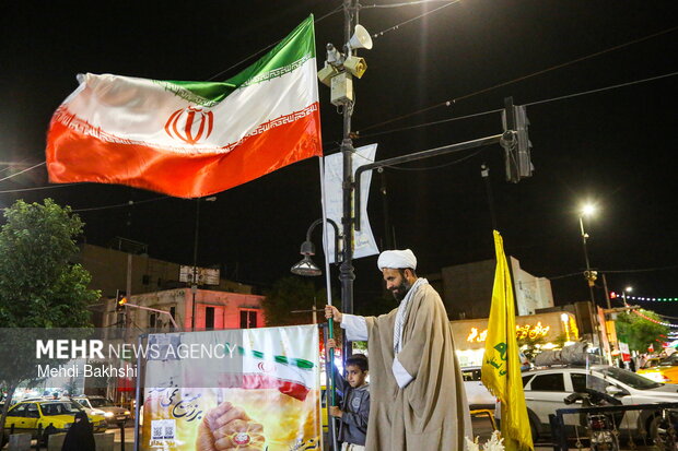 این پرچم زمین نمی افتد