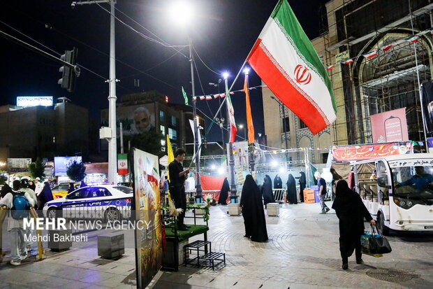 این پرچم زمین نمی افتد