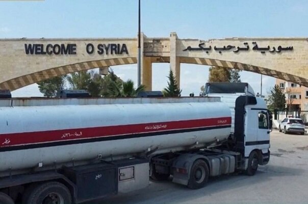 Irak petrolünü taşıyan yakıt tankeri Suriye'de patladı