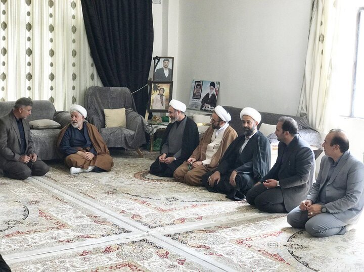 امام جمعه ایلام با خانواده‌های معظم شهدای جنگ رمضان دیدار کرد