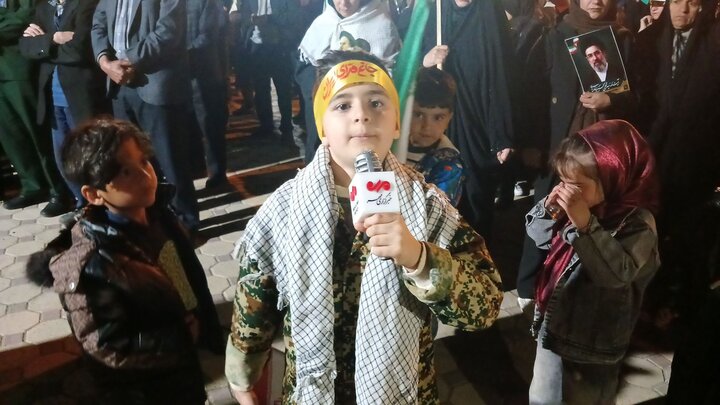 شاهنامه خوانی دانش آموز بیجاری در اجتماعات خیابانی