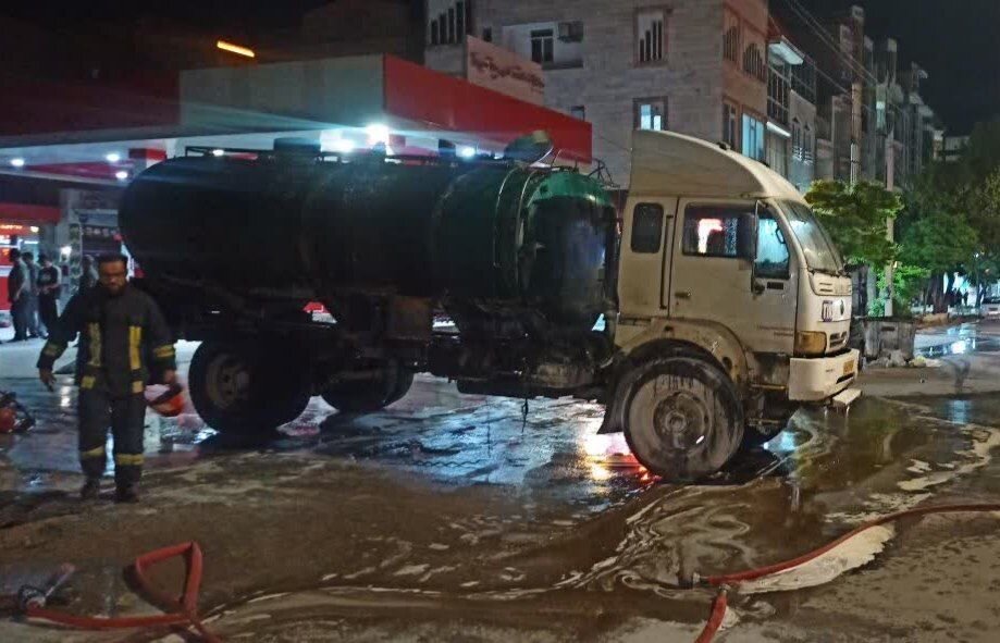 آتش‌سوزی کامیون سوخت در جایگاه گذرنامه کرمانشاه مهار شد