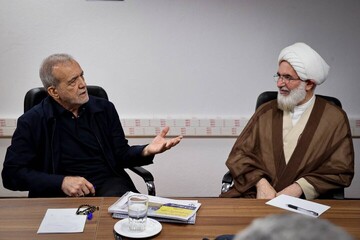 الرئيس الايراني: العدو بعد فشله في الحرب العسكرية يحاول نقلها الى المجال الاقتصادي