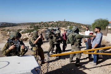 VIDEO: Israel settlers steal agri. tractor in occupied Nablus