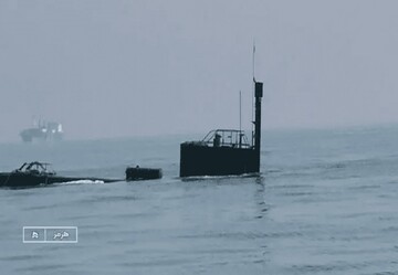 Army submarines monitor, intercept vessels in Hormuz Strait