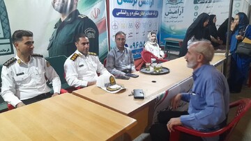 برپایی میز خدمت پلیس راهور لرستان در خیابان انقلاب خرم‌آباد