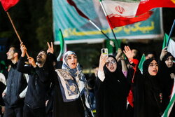هم‌خوانی نوحه «باید برخاست» در اجتماع قمی‌ها
