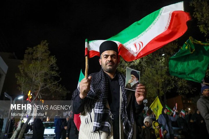 ۷۰ شب بعثت ملی؛ حماسه پرچمگردانی در بام ایران ادامه دارد
