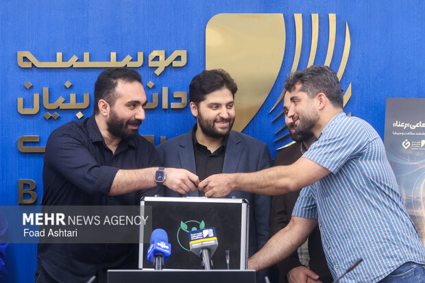 آغاز طرح پایش سلامت مناطق کم برخوردار با سامانه پرتابل نبض هوشمند سلامت