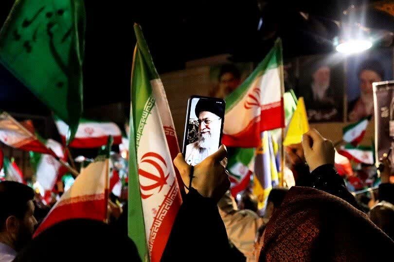 لبیک مردم نراق به فرمان مقام معظم رهبری در هفتادمین شب قرار عاشقی