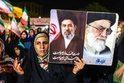 Night rally on Kish Island backs Iran's Leader
