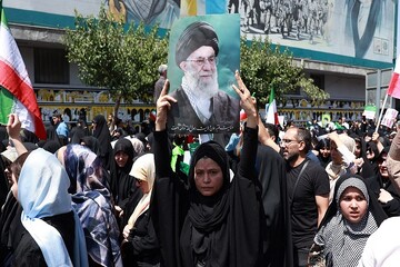 VIDEO: Iranians show unwavering support for Leader