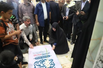 معاون رئیس جمهور حرم مطهر بانوی کرامت را زیارت کرد