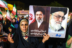 Night rally on Kish Island backs Iran's Leader