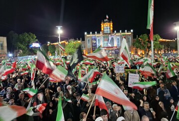 هفتادودومین اجتماع شبانه تبریزی‌ها در بیعت با رهبری
