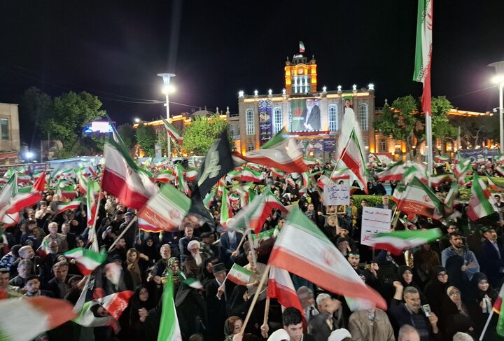 هفتادودومین اجتماع شبانه تبریزی‌ها در بیعت با رهبری