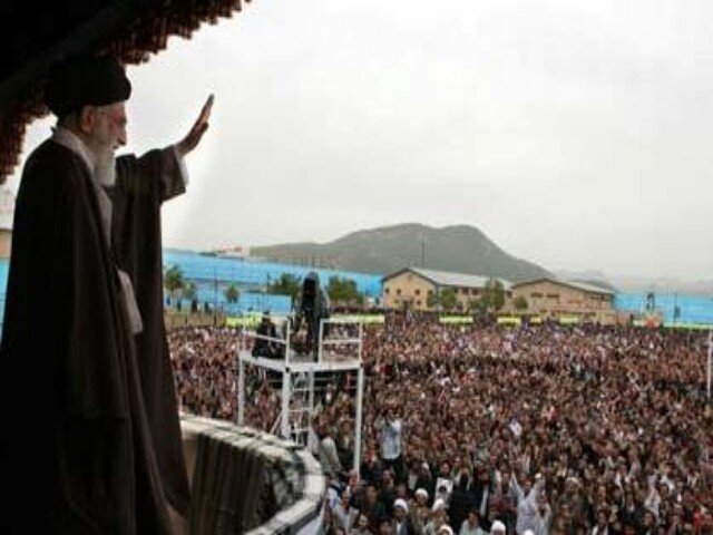 اردیبهشتی که در حافظه کردستان زنده است؛ روایتی از سفر تاریخی رهبر شهید