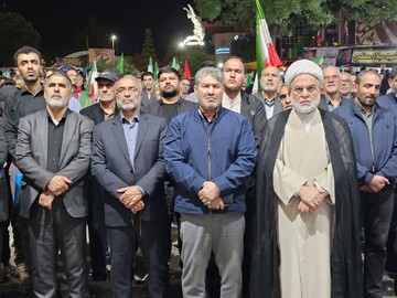تجمع شبانه سنندجی‌ها در حمایت از وطن