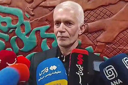 سرپرست حق حضور در انتخابات را ندارد/ چسبیده‌های ورزش نباید مدیریت کنند