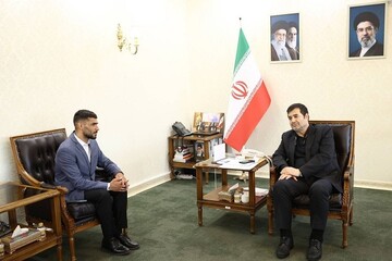 دیدار دارنده مدال جهانی بوکس با وزیر ورزش و جوانان