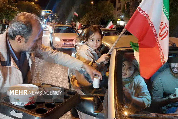 اجتماع شبانه شاهرود؛ همخوانی با نوستالژی‌های انقلابی