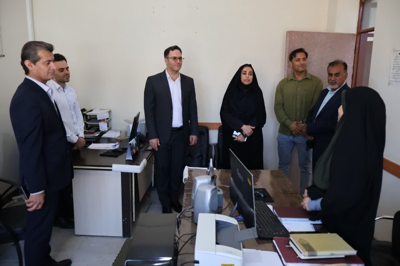 فرماندار تنگستان: پاسخگویی سریع و حفظ کرامت در خدمت‌رسانی اولویت است