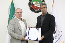 هادی ساعی کارش را در فدراسیون تکواندو آغاز کرد