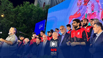 تصاویری از حضور تیم ملی فوتبال ایران در اجتماع میدان انقلاب