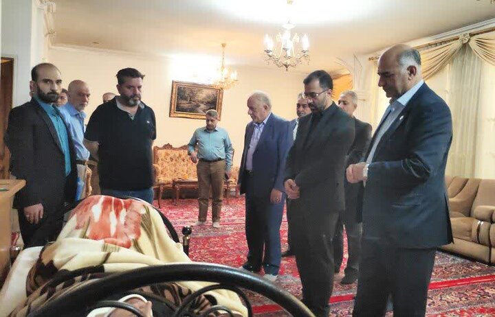 مسئولان بروجرد با خانواده شهدای جنگ رمضان دیدار کردند