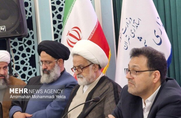 شرح دعای عرفه نوشته استاد ایرانی در آمریکا پرفروش شد