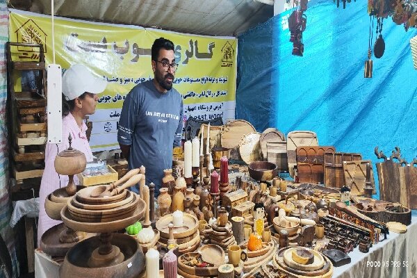 نمایشگاه عرضه مستقیم کالاهای اساسی در دوگنبدان آغاز به کار کرد