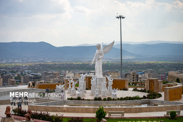 دنیای کوچک در ملایر