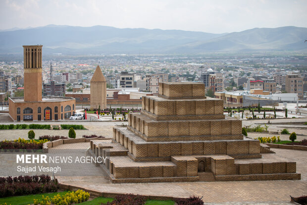 دنیای کوچک در ملایر