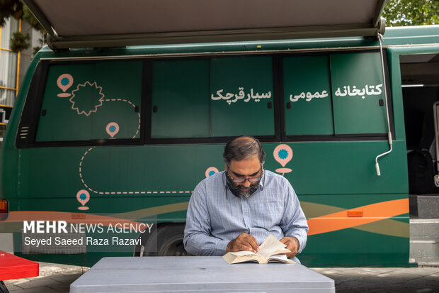 آیین بهره برداری از 10 دستگاه خودرو کتابخانه عمومی سیار