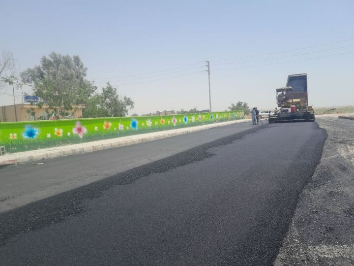 برومند: عملیات اجرایی آسفالت معابر در ۶۰ روستای استان بوشهر آغاز شد