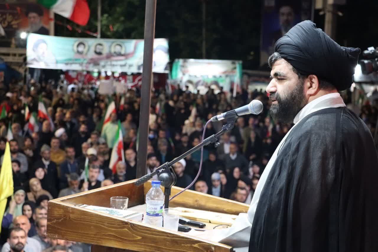اجتماعات شبانه فریاد «مرگ بر آمریکا» را به جهان مخابره می کند