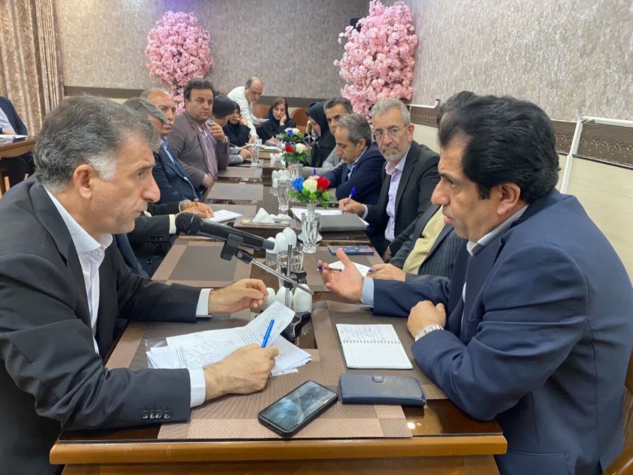 سروش: تجهیز مراکز درمانی و نوسازی خانه‌های بهداشت اولویت است