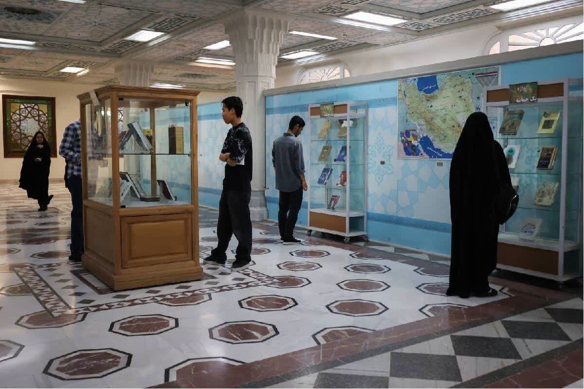 نمایشگاه کتاب «هزار واژه، یک حماسه» در کتابخانه حرم رضوی برپا شد