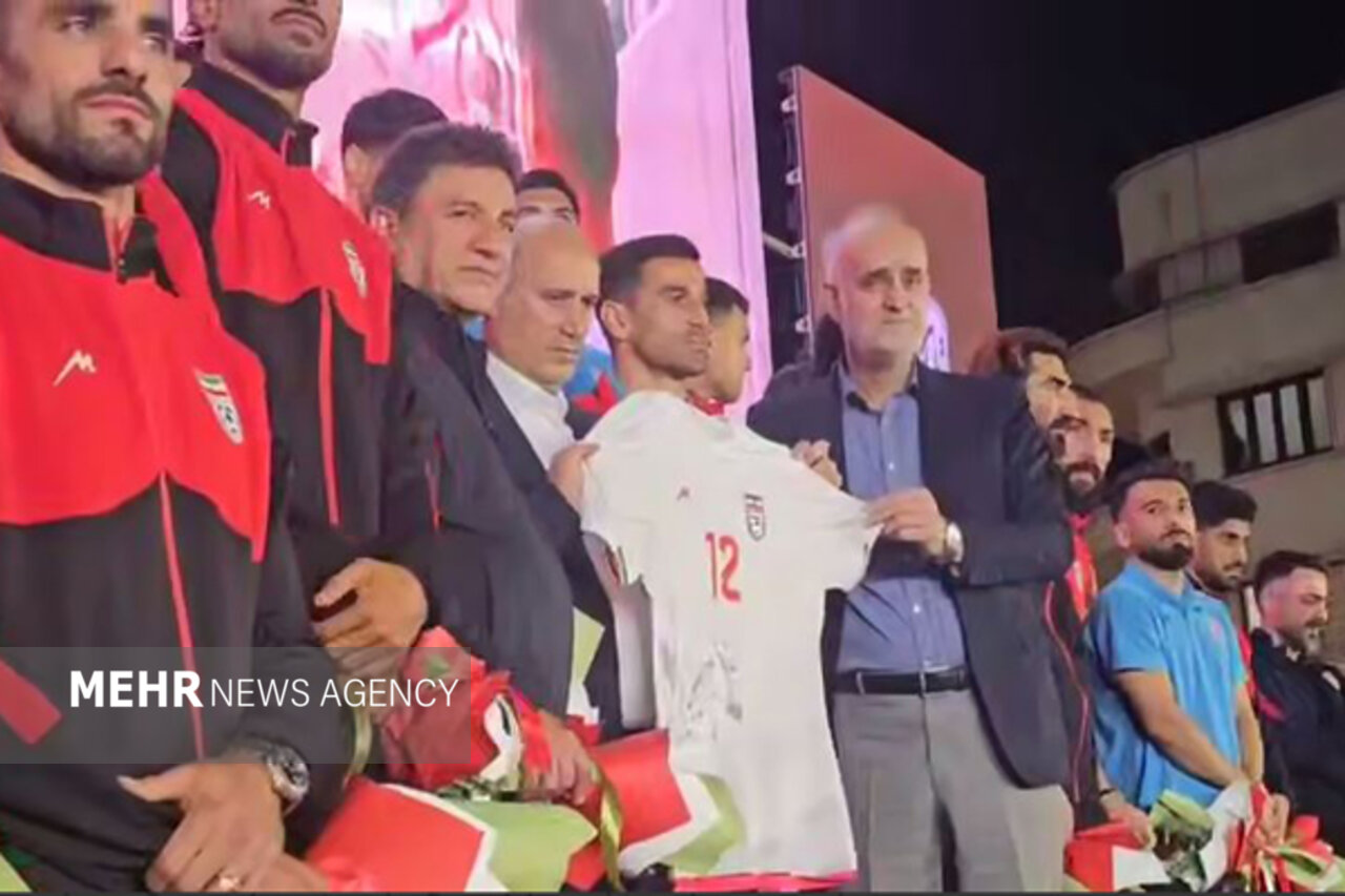 پیراهن تیم ملی فوتبال ایران برای جام جهانی رونمایی شد