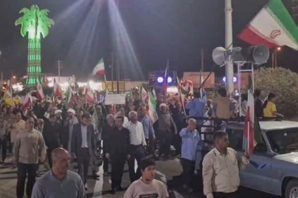 قرار ۷۴ مردم شهر آب پخش در دفاع از رهبری و انقلاب