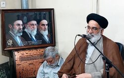 محمودی: «دلم با خداست» بدون رکوع و سجده به جایی نمی‌رسد